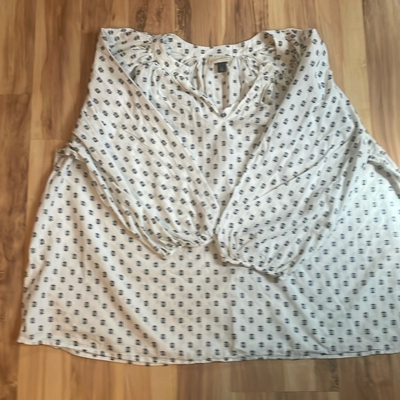 Universal Thread Tops - Universal Thread women’s top in a size XXL.